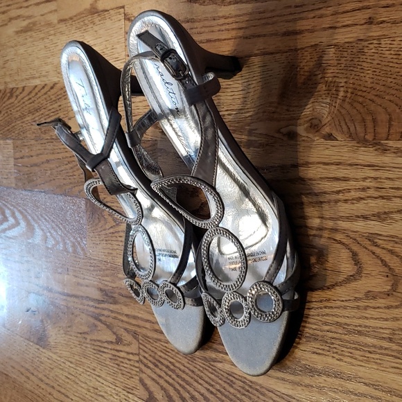 (9) Tradition Strapply Sling Back Kitten Heels Metallic Satin Party Wedding - Picture 4 of 10